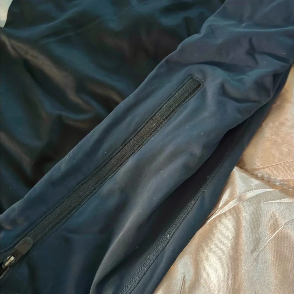 Kari Traa reflective Leggings in Black and Gray - Picture 5 of 6